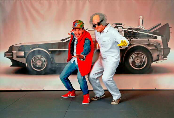 AIDA Cruises veranstaltet Deutschlands größte Marty McFly Willkommensparty auf See