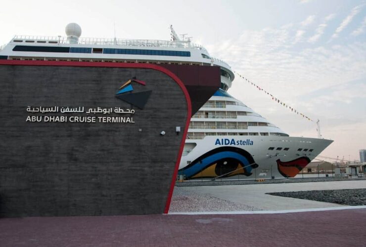 AIDAstella legt zum ersten Mal am neuen Cruise Terminal in Abu Dhabi an