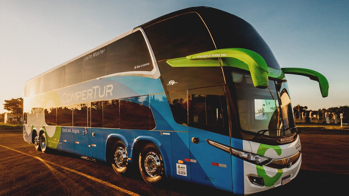 Mit dem Fernbus anreisen ist eine bequeme Option, Foto: Jonathan Borba / Unsplash