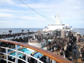 Ein Highlight der Full Metall Cruise: Die Konzerte auf dem Pooldeck, Foto: TUI Cruises