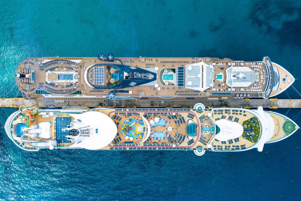 Dieses Bild entstand im Hafen von Costa Maya in Mexiko. Oben ist ist "MSC Seaside" zu sehen, unten die Royal Caribbean "Liberty of the Seas". Foto: Brandon Nelson, Unsplash