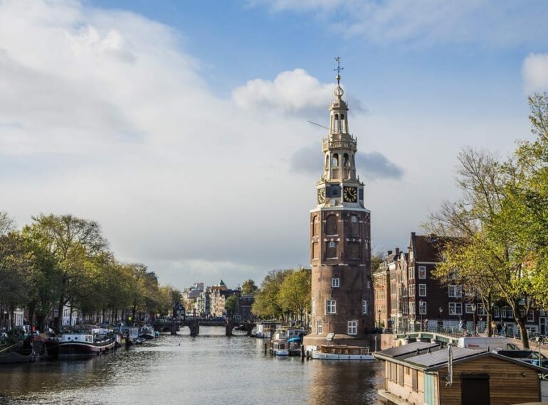 Montebaans-Turm am Kanal Oude Schans in Amsterdam aus dem Jahr 1512 