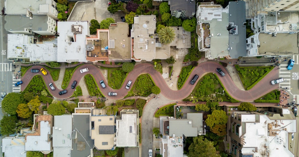 Die Lombard Street aus der Vogelperspektive, Foto: Omer Rana / Unsplash