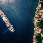Kreuzfahrtschiff vor Kotor, Foto: Polina Rytova / Unsplash