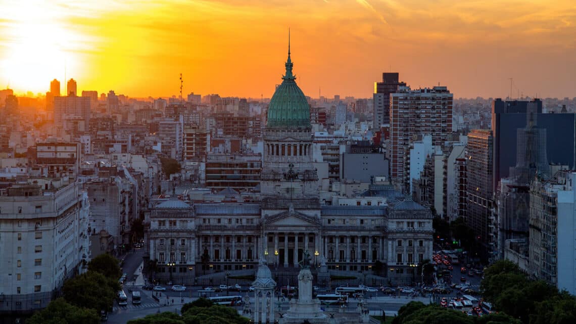Sonnenuntergang in Buenos Aires, Foto: Sander Crombach / Unsplash