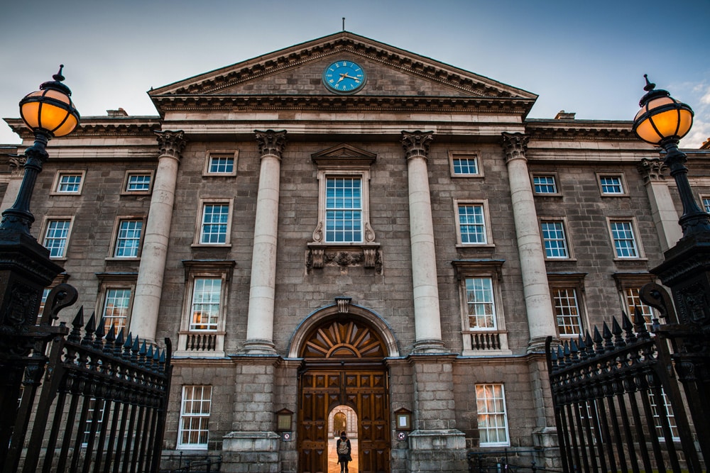 Eingang zum Trinity College, Foto: Stephen Bergin / Unsplash