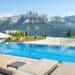 Absolutes Highlight der großzügigen Erweiterung des Wellnessbereichs: der 18 Meter langer Unlimited Mountain Pool über den Dächern des Kaiserhofs, Foto: Michael Huber / 5*S Hotel Kaiserhof Ellmau