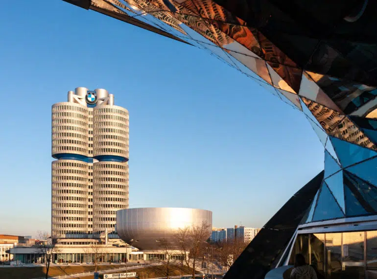 BMW-Vierzylinder-Hochhaus, Foto: Dimitry Anikin / Unsplash