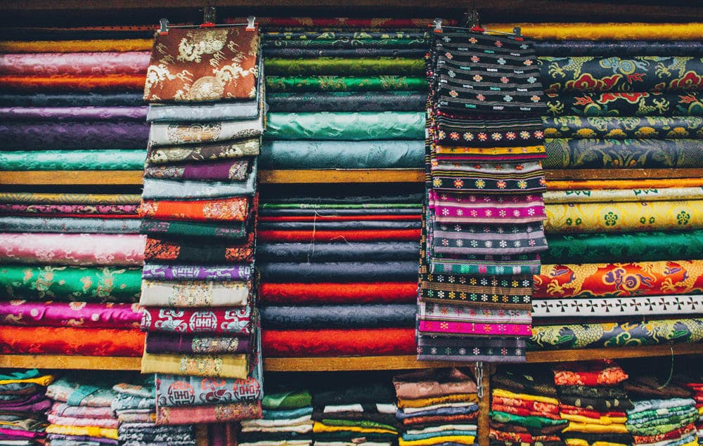 Die Textil-Branche ist kaum entwickelt in Bhutan, Foto: Aaron Santelices / Unsplash