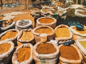 Gewürzmarkt in Bida, Nigeria, Foto: Omotayo Tajudeen / Unsplash