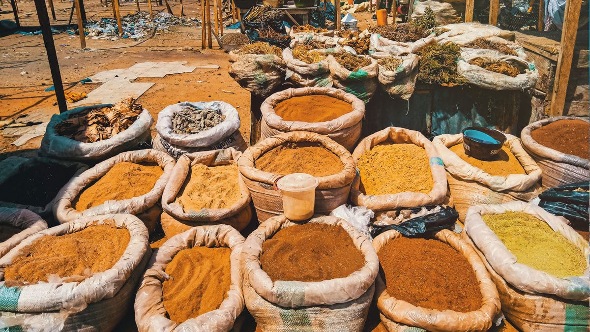 Gewürzmarkt in Bida, Nigeria, Foto: Omotayo Tajudeen / Unsplash