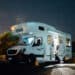 Mit dem Wohnmobil unter dem freien Himmel übernachten - ein Traum. Foto: Hanson Lu / Unsplash