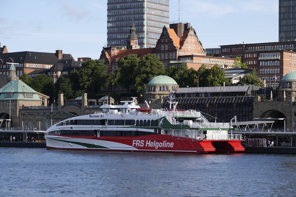 Hochgeschwindigkeitskatamaran in Hamburg, Foto: wasi1370 / Pixabay