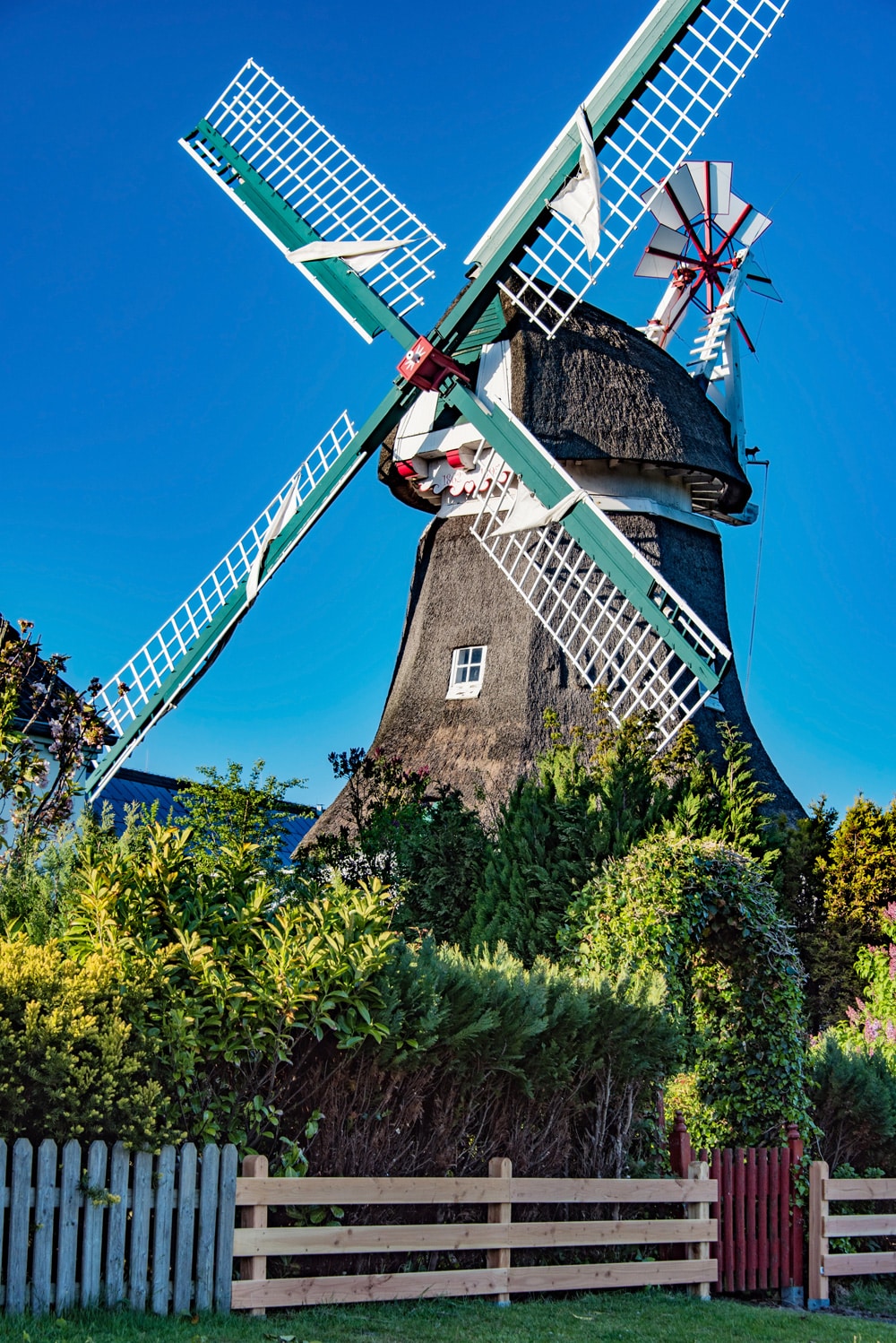 Die alte Windmühle auf Norderney, Foto: Marc Jedamus / Adobe Stock
