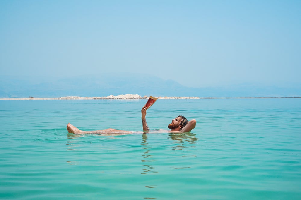 Das Tote Meer lädt zum Entspannen ein, Foto: Toa Heftiba / Unsplash