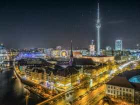 Berlin - bei Tag und Nacht ein Abenteuer, Foto: Stefan Widua / Unsplash