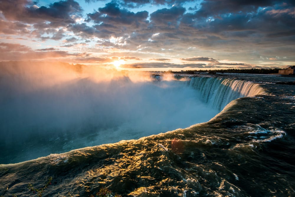 Ein atemberaubendes Naturschauspiel: die Niagara Wasserfälle im Norden der USA, Foto: Sergey Pesterev / Unsplash