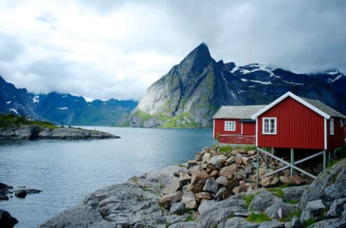 Eliassen Rorbuer, Hamnøy, Norwegen, Foto: Seth kane / Unsplash