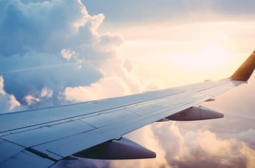 Blick aus dem Flugzeug, Foto: Ross Parmly / Unsplash