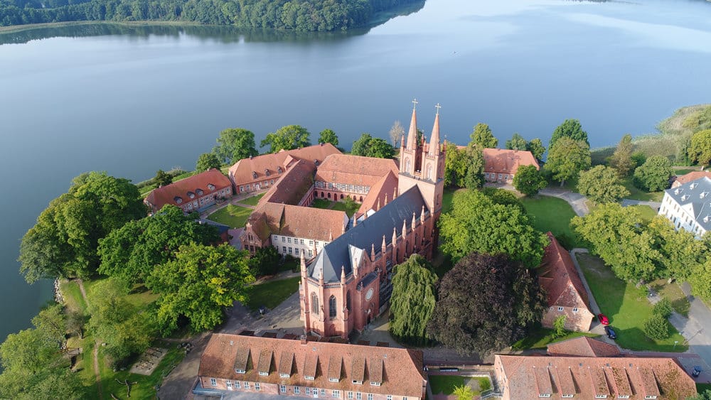 Luftaufnahme von Kloster Dobbertin, Foto: reindesign-sn / Adobe Stock
