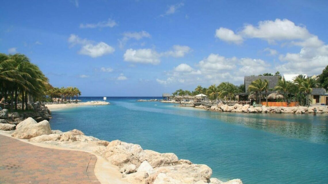 Mambo Beach in der Nähe des Curacao Sea Aquariums, Foto: Lucas Swennen / Unsplash
