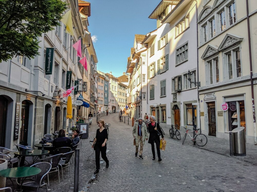 Die Altstadt von Zürich lädt zum Verweilen ein, Foto: Tomek Baginski / Unsplash