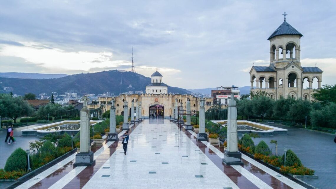 Sameba-Kathedrale (Dreifaltigkeits-Kathedrale genannt) in Tiflis, Foto: mostafa meraji / Unsplash