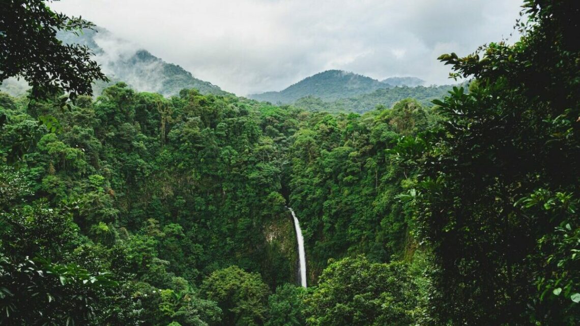La Fortuna Waterfall, Alajuela, La Fortuna, Costa Rica, Foto: Etienne Delorieux / Unsplash