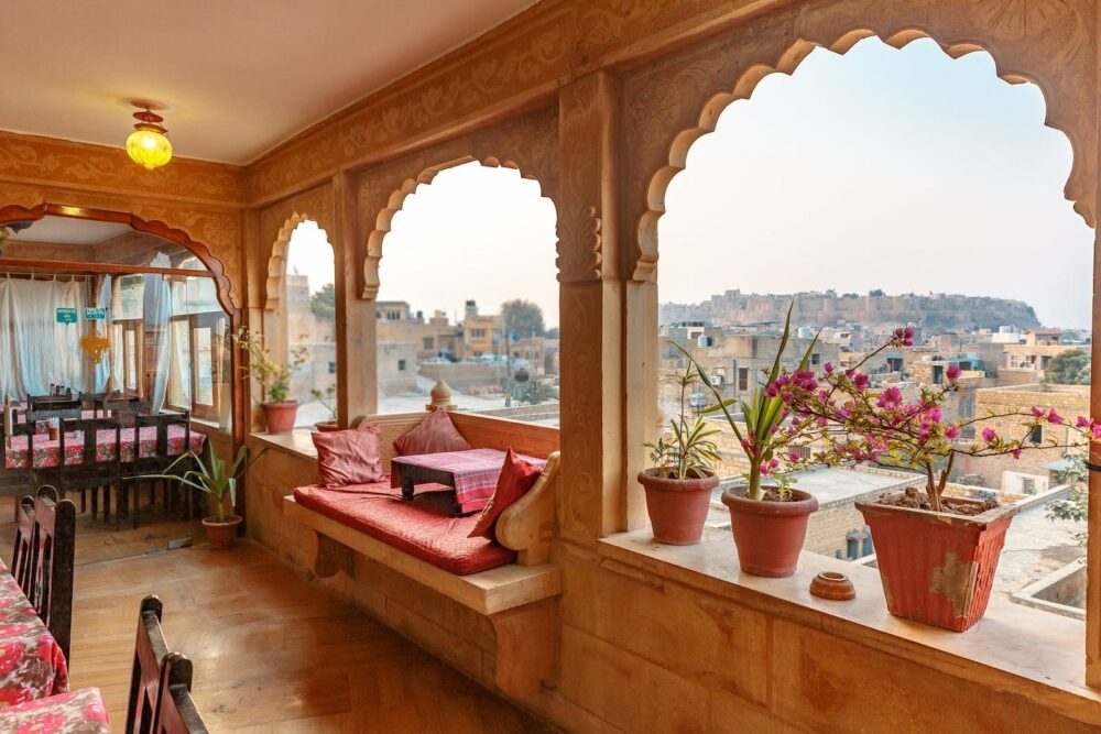 Ausblick auf die Stadt, Foto: Hotel Lal Garh Fort and Palace / Unsplash