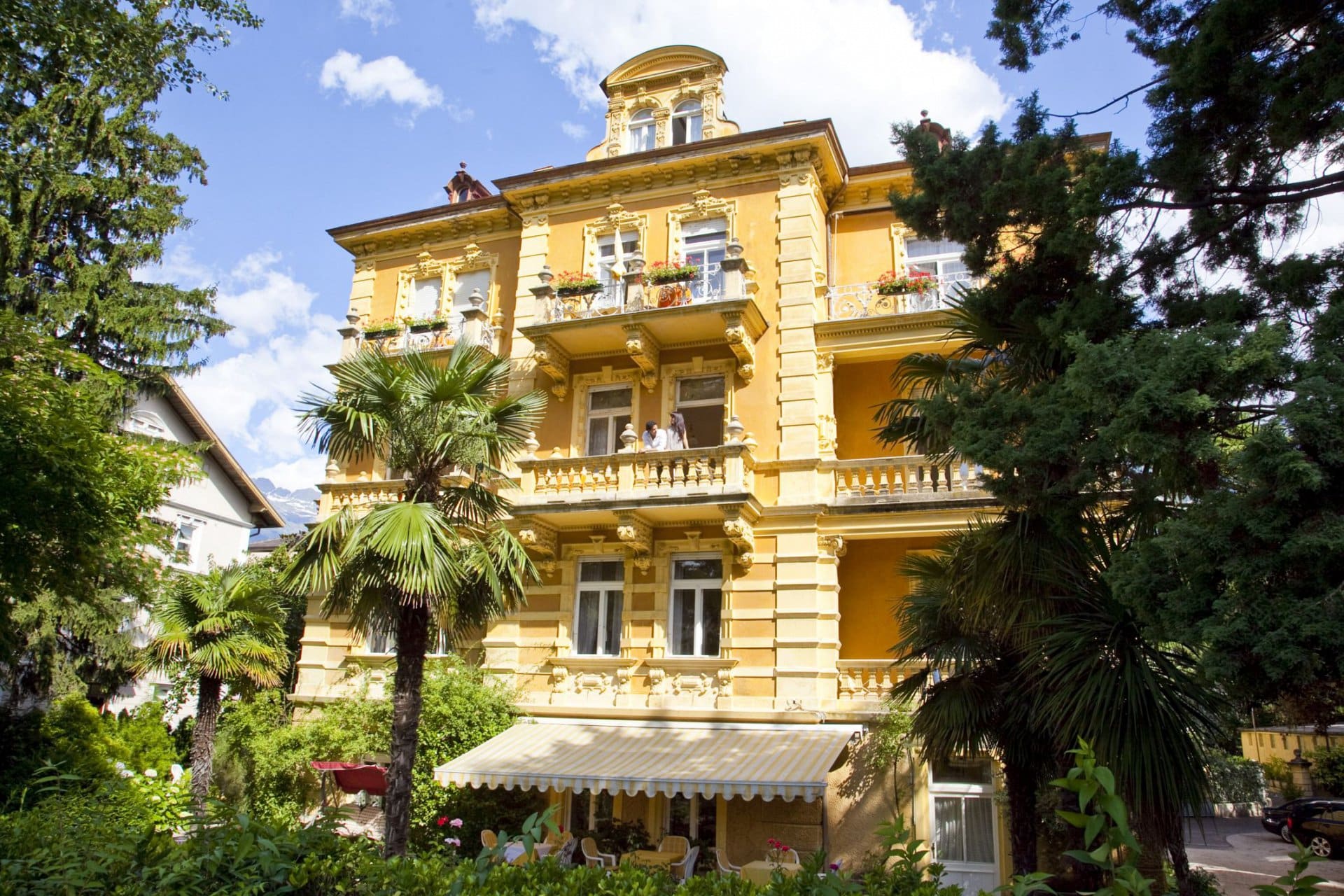 Traumhafter Blick auf das von Palmen umgebene Hotel Westend *** in Meran, Italien, Foto: Hotel Westend ***