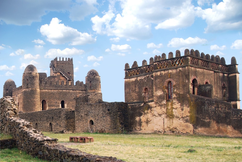 Die Burgen erinnern ein wenig an Europa, stehen aber in Gondar in Äthiopien, Foto: lino beltrame / Adobe Stock