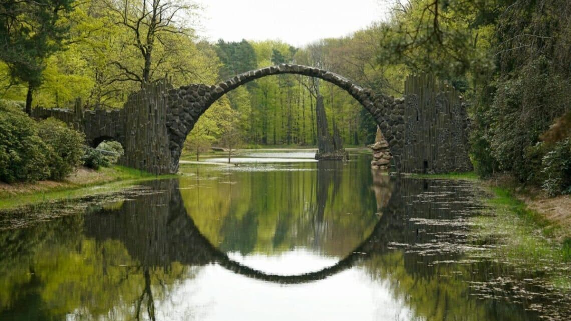 Die Rakotzbücke, Foto: Zosia Szopka / Unsplash