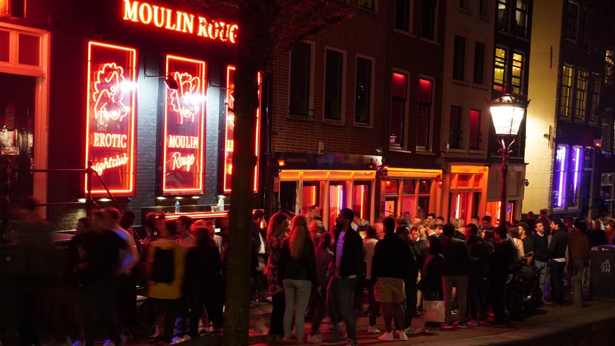 Red light district of Amsterdam, Photo: Gio / Unsplash