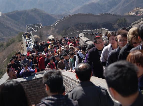Menschenandrang auf der chinesischen Mauer, Foto: Brian Matangelo / Unsplash