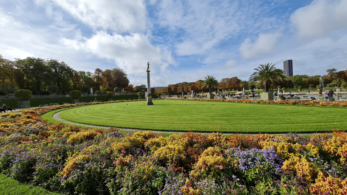 Emily in Paris: These Places Actually Exist—Here's How to Visit Them 6 Jardin du Luxembourg, photo: Yusuf Ak / Unsplash
