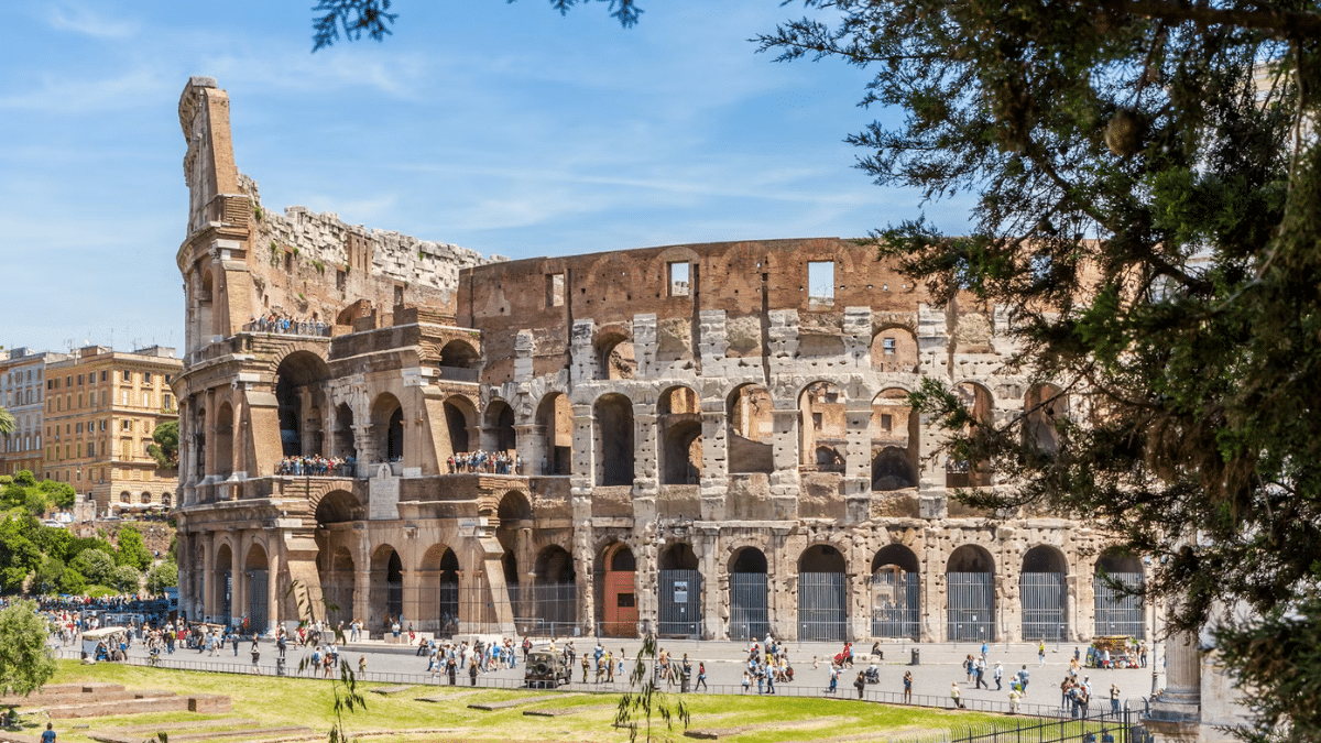 Emily in Rome: These Locations from Season 4 Actually Exist 2 Colosseum, Photo: Den Harrson / Unsplash